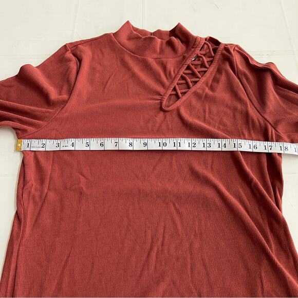 New RED BKE Long Sleeve Ribbed Mock Neck Rust Top Cutout Detail Women's SIZE XXL - Picture 5 of 8